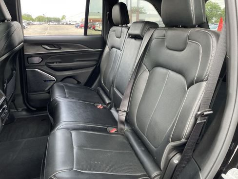 Used 2022 Jeep Grand Cherokee Overland AWD/4WD image 19