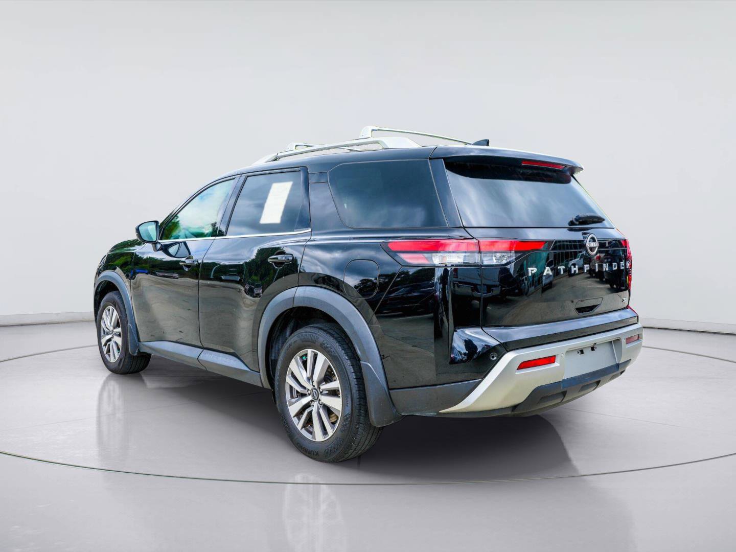 Used 2023 Nissan Pathfinder SL FWD image 5
