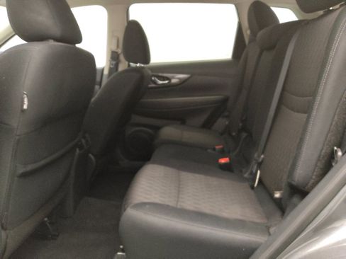 Used 2019 Nissan Rogue SV image 18