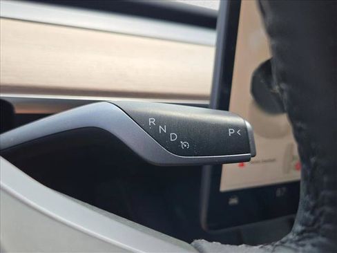 Used 2024 Tesla Model Y AWD image 11