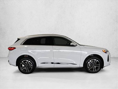Certified 2025 Audi Q5 Premium w/ Convenience Package AWD/4WD image 4