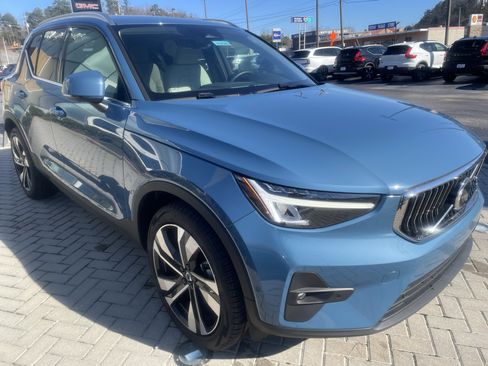 New 2025 Volvo XC40 B5 Plus w/ Protection Package Premier image 3