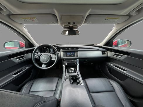 Used 2017 Jaguar XF Premium image 21
