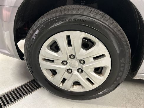 Used 2018 Dodge Grand Caravan SE w/ UConnect Hands-Free Group image 9