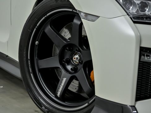 Used 2017 Nissan GT-R Premium AWD/4WD image 4