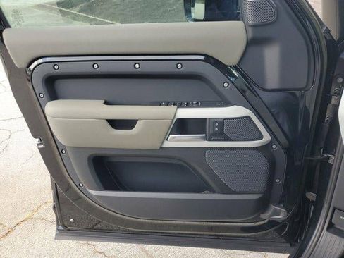 Used 2023 Land Rover Defender 110 S image 29