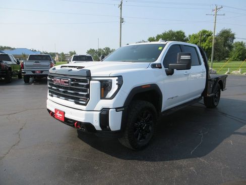 Used 2025 GMC Sierra 2500 AT4 w/ AT4 Premium Plus Package AWD/4WD image 10