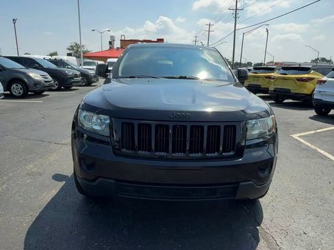Used 2012 Jeep Grand Cherokee Laredo w/ Laredo E Group AWD/4WD image 3
