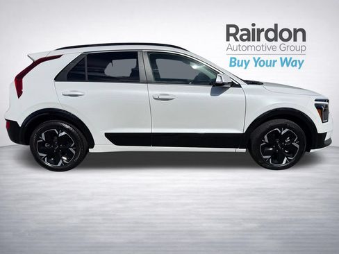 Certified 2023 Kia Niro Wind w/ Wind Preserve Package FWD image 8