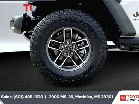 Used 2025 Jeep Gladiator Mojave image 7