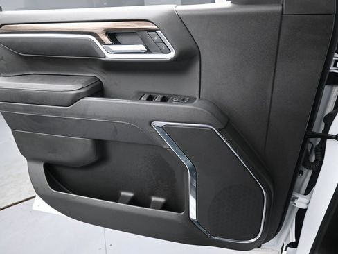 Used 2025 Chevrolet Silverado 1500 LT image 23