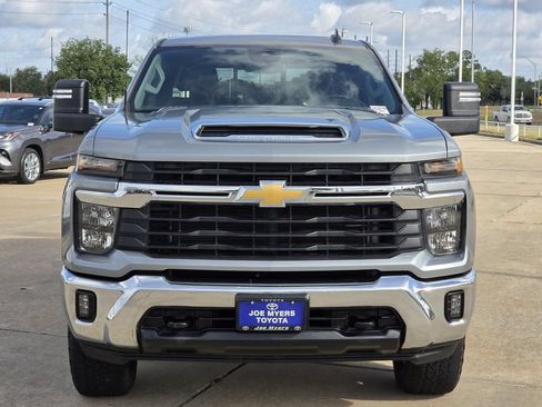 Used 2024 Chevrolet Silverado 2500 LT AWD/4WD image 3
