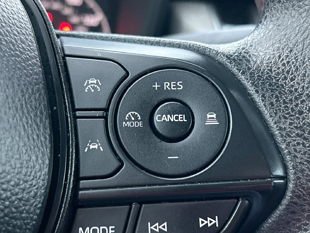 Used 2025 Toyota Corolla LE FWD image 17