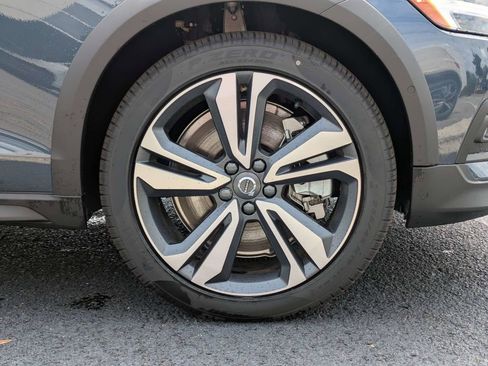 New 2026 Volvo V60 B5 Cross Country Plus w/ Protection Package Premier AWD/4WD image 11