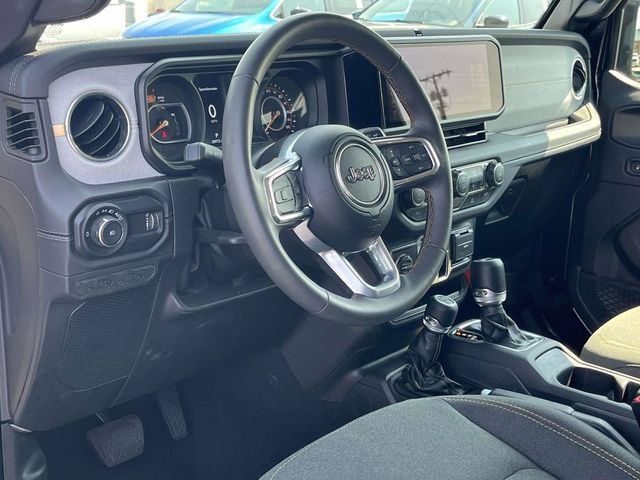 Used 2025 Jeep Wrangler Unlimited Sahara AWD/4WD image 12