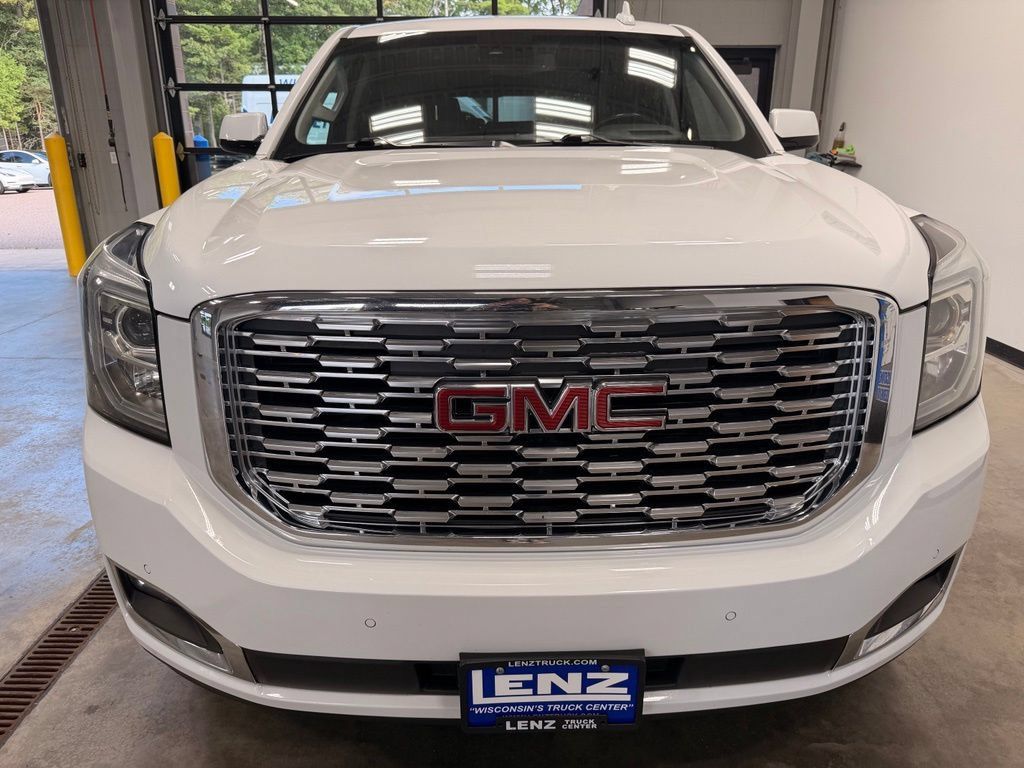 Used 2020 GMC Yukon Denali w/ Denali Premium Package AWD/4WD image 3