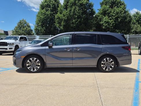 Used 2025 Honda Odyssey Elite image 9