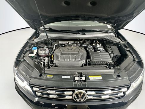 Used 2021 Volkswagen Tiguan SE w/ Panoramic Sunroof Package FWD image 31