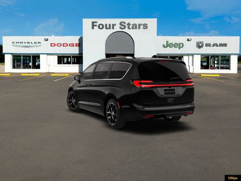 New 2026 Chrysler Pacifica Limited image 5