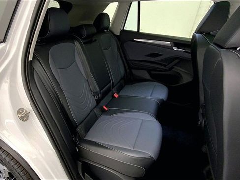 New 2026 Volkswagen Tiguan SE image 10