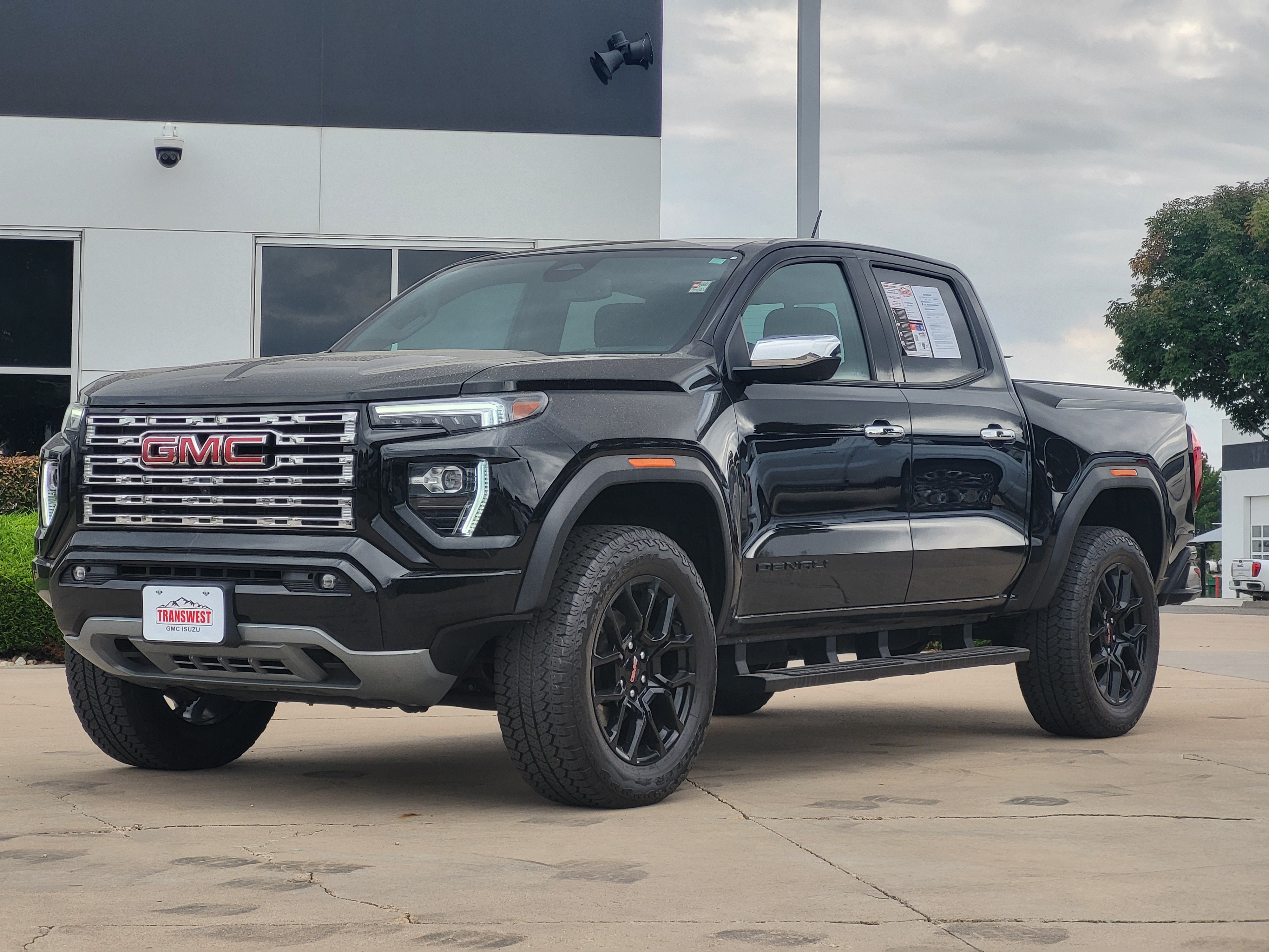 Certified 2023 GMC Canyon Denali w/ Denali Black Edition AWD/4WD image 3