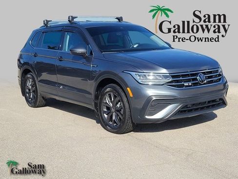 Used 2023 Volkswagen Tiguan SE image 1