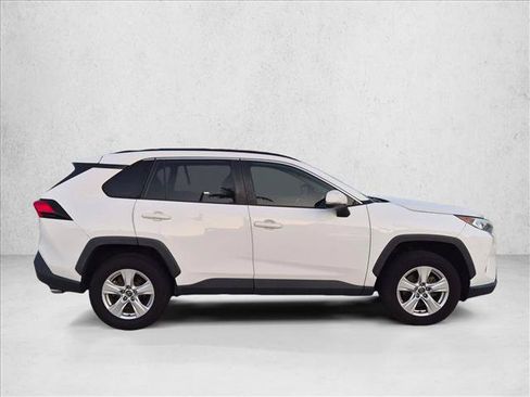 Used 2020 Toyota RAV4 XLE FWD image 2
