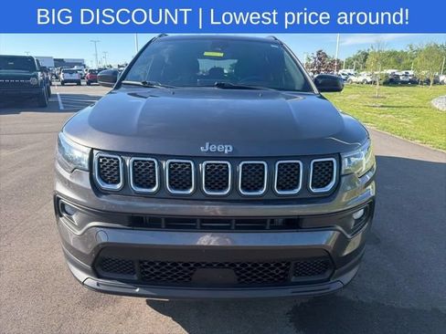 Used 2023 Jeep Compass Latitude AWD/4WD image 3