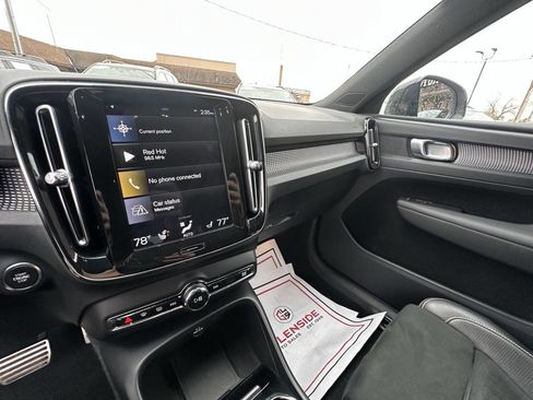 Used 2020 Volvo XC40 T5 R-Design image 19