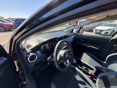 Used 2025 Nissan Versa SV image 34