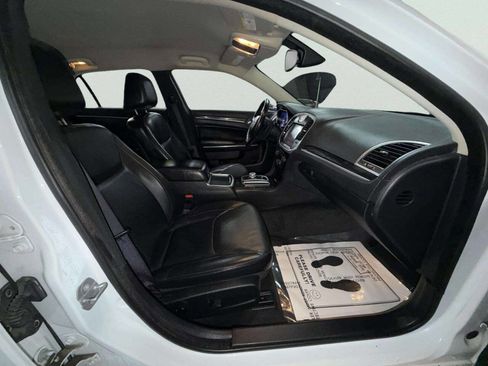 Used 2015 Chrysler 300 Limited image 27