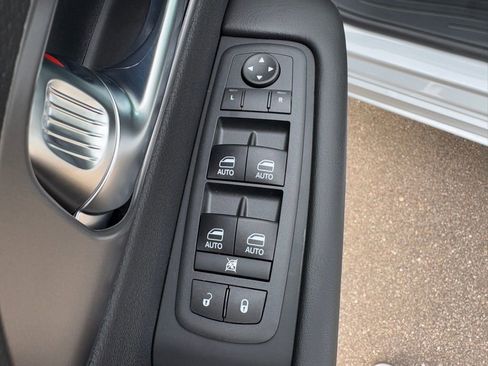 New 2026 Chrysler Pacifica Select AWD/4WD image 21