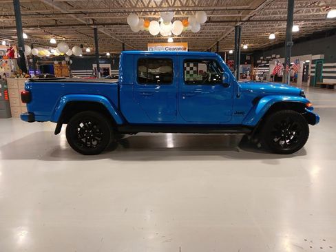 Used 2023 Jeep Gladiator Overland AWD/4WD image 5