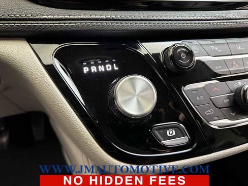 Used 2023 Chrysler Pacifica Limited image 35