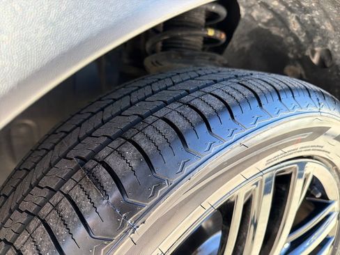 Used 2022 Volkswagen Tiguan SE R-Line image 12