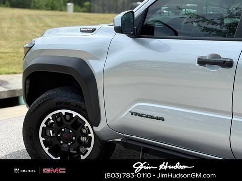 Used 2025 Toyota Tacoma TRD Off-Road AWD/4WD image 8