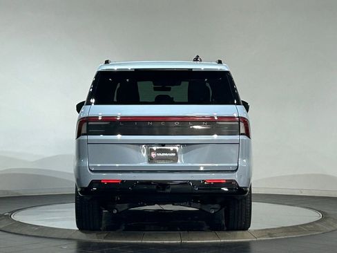 New 2026 Lincoln Navigator L Reserve AWD/4WD image 8