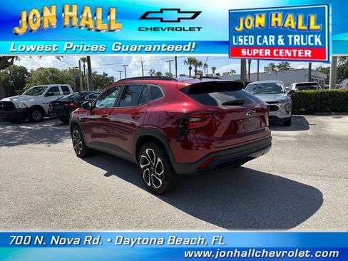 Used 2025 Chevrolet Trax RS w/ Sunroof Package FWD image 6