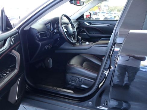 Used 2017 Maserati Levante w/ Luxury Package image 14