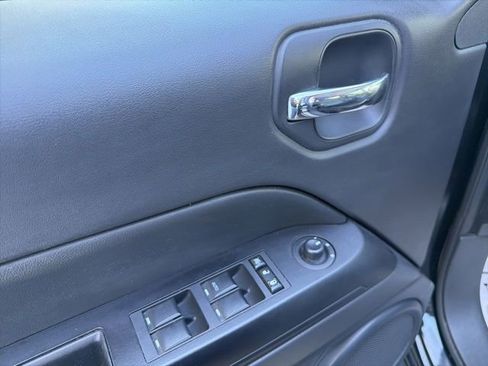 Used 2017 Jeep Patriot High Altitude FWD image 24