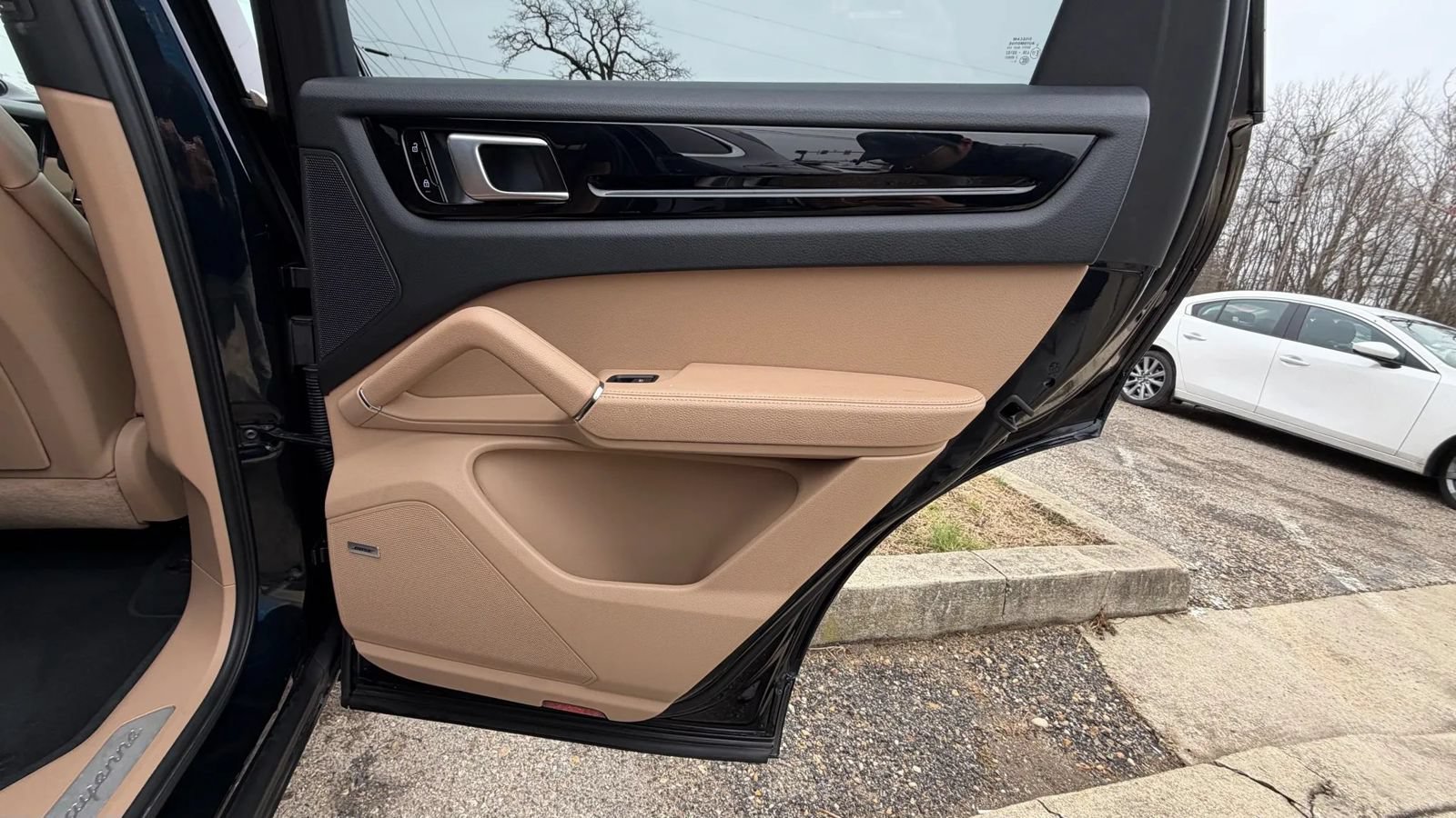 Used 2019 Porsche Cayenne S w/ Premium Plus Package AWD/4WD image 23