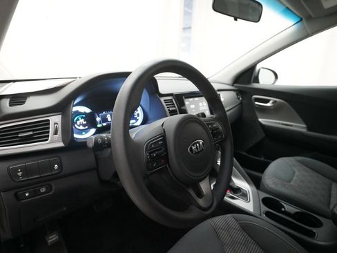 Used 2017 Kia Niro LX FWD image 8