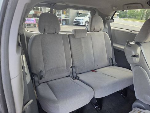 Used 2017 Toyota Sienna LE FWD image 14