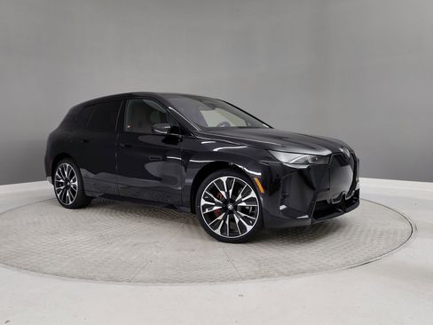 Used 2026 BMW iX xDrive60 w/ M Sport Package AWD/4WD image 25