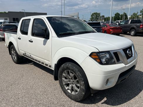 Used 2020 Nissan Frontier SV AWD/4WD image 9