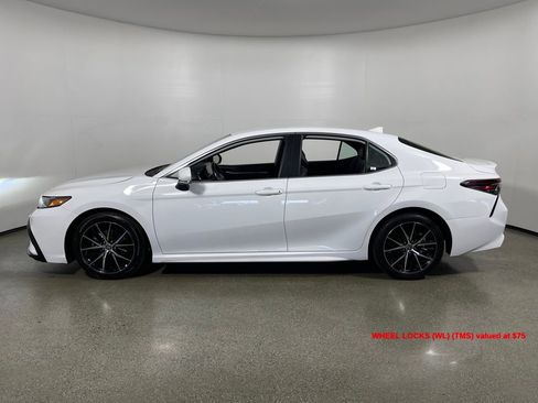 Used 2024 Toyota Camry SE image 6