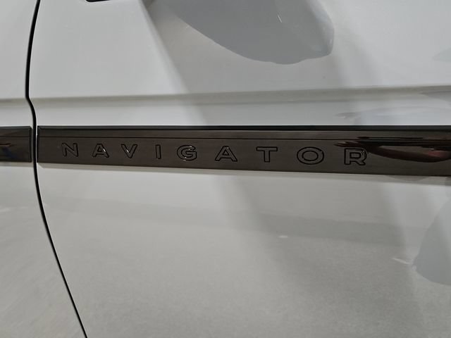 New 2027 Lincoln Navigator L Reserve w/ Jet Appearance Package AWD/4WD image 10