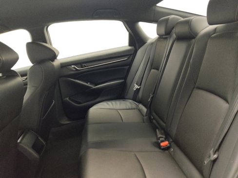 Used 2018 Honda Accord Sport image 18