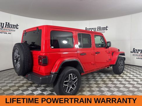 Used 2025 Jeep Wrangler Unlimited Sahara AWD/4WD image 5