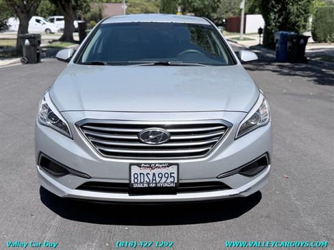 Used 2017 Hyundai Sonata SE FWD image 2